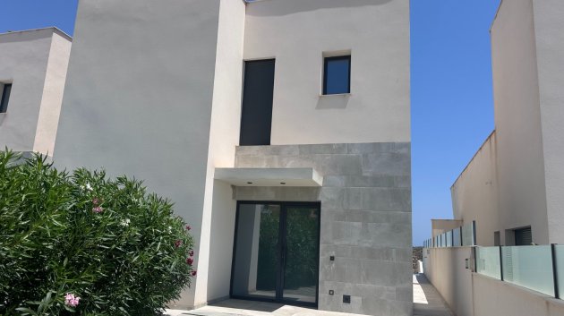 Resale - Villa -
Rojales