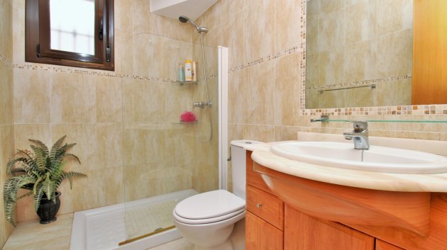 Reventa - Chalets -
Villamartín - PAU 8