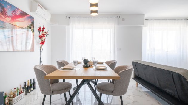 Reventa - Apartamentos -
Orihuela Costa - Punta Prima