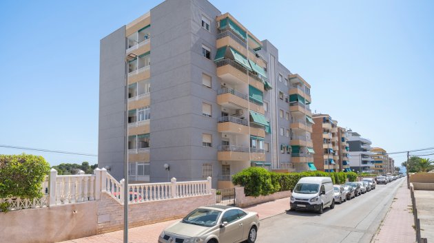 Reventa - Apartamentos -
Orihuela Costa - Punta Prima