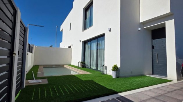 Resale - Villa -
Benijofar