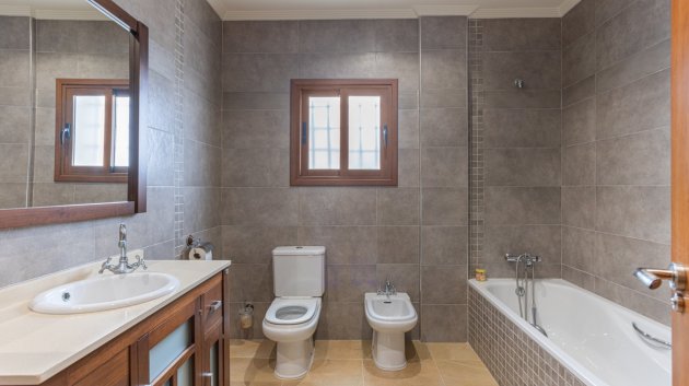 Reventa - Chalets -
Los Montesinos - La Herrada