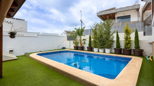 Reventa - Chalets -
Los Montesinos - La Herrada