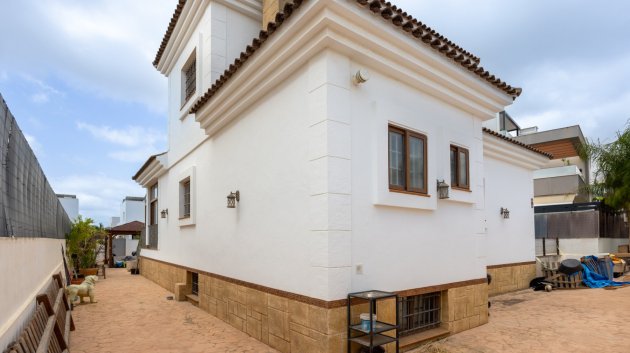 Reventa - Chalets -
Los Montesinos - La Herrada