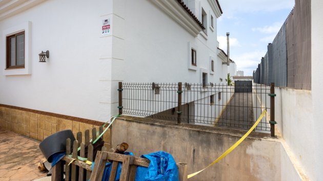 Reventa - Chalets -
Los Montesinos - La Herrada