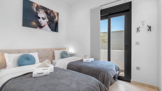 Reventa - Chalets -
Orihuela Costa - Villamartín