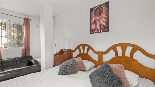 Reventa - Chalets -
Orihuela Costa - Playa Flamenca