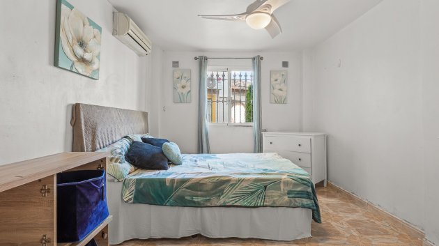 Reventa - Chalets -
Orihuela Costa - Playa Flamenca