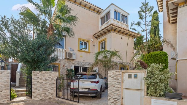 Reventa - Chalets -
Orihuela Costa - Playa Flamenca