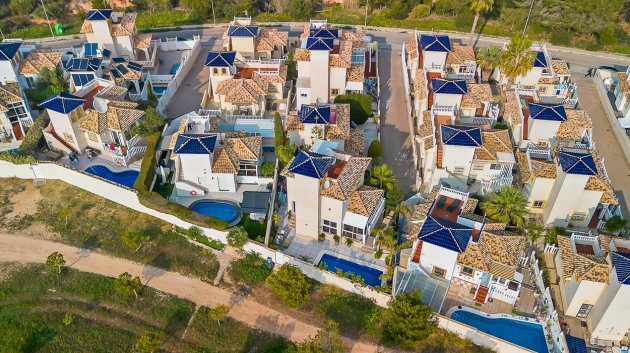 Reventa - Chalets -
Orihuela Costa - Playa Flamenca