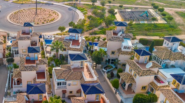 Reventa - Chalets -
Orihuela Costa - Playa Flamenca