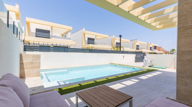 Reventa - Chalets -
Los Montesinos - La Herrada