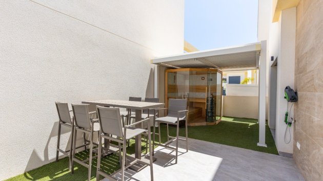 Reventa - Chalets -
Los Montesinos - La Herrada