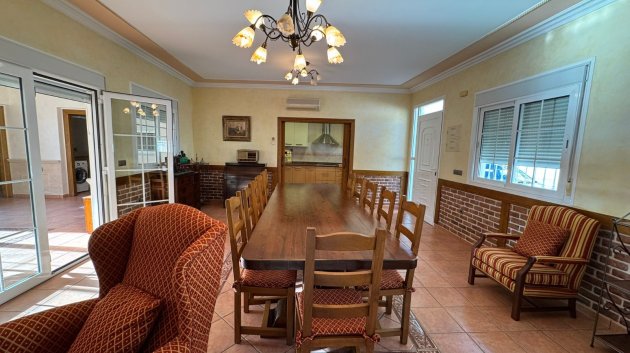 Resale - Townhouse -
Los Montesinos