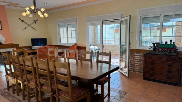 Resale - Townhouse -
Los Montesinos