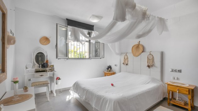 Reventa - Apartamentos -
La Mata - Playa