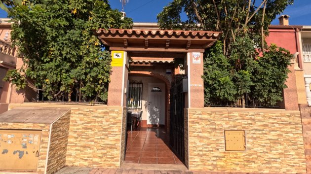 Reventa - Terraced house / Townhouse -
Torrevieja - El Acequión - Los Náufragos