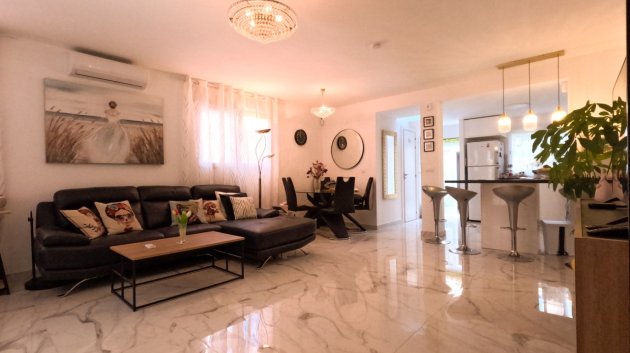 Reventa - Terraced house / Townhouse -
Torrevieja - El Acequión - Los Náufragos