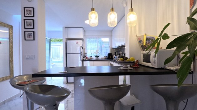 Reventa - Terraced house / Townhouse -
Torrevieja - El Acequión - Los Náufragos