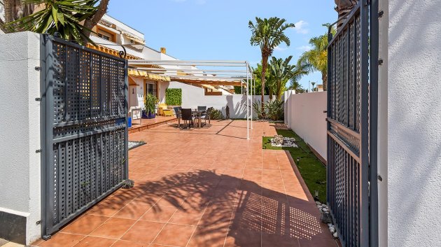 Reventa - Chalets -
Torre de la Horadada - Pueblo Latino