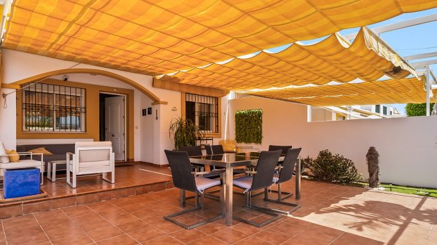 Reventa - Chalets -
Torre de la Horadada - Pueblo Latino