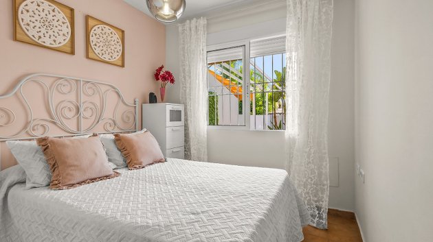 Reventa - Chalets -
Torre de la Horadada - Pueblo Latino