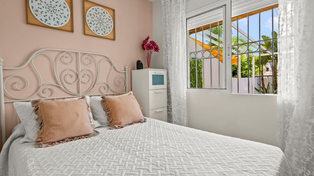 Reventa - Chalets -
Torre de la Horadada - Pueblo Latino