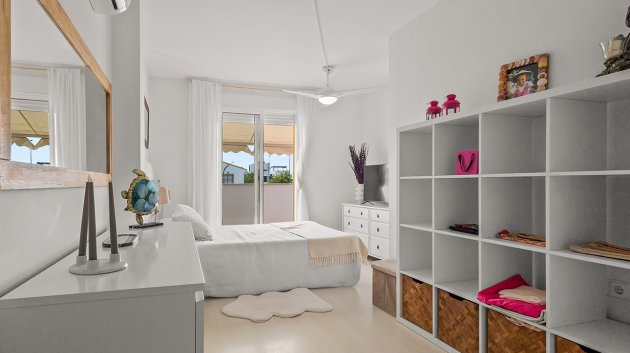 Reventa - Chalets -
Torre de la Horadada - Pueblo Latino