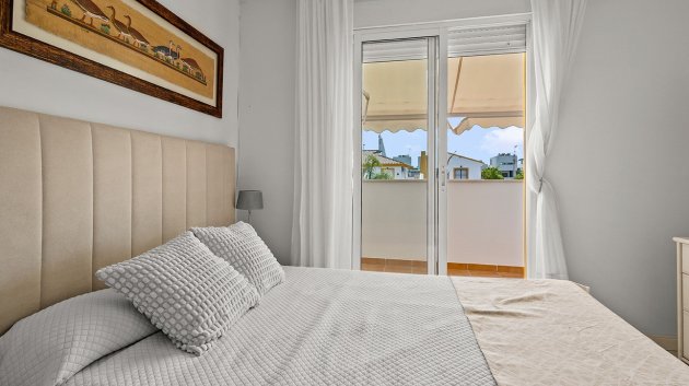 Reventa - Chalets -
Torre de la Horadada - Pueblo Latino