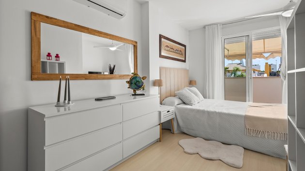 Reventa - Chalets -
Torre de la Horadada - Pueblo Latino