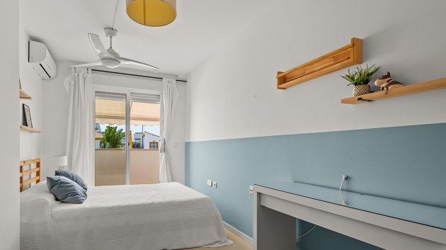 Reventa - Chalets -
Torre de la Horadada - Pueblo Latino