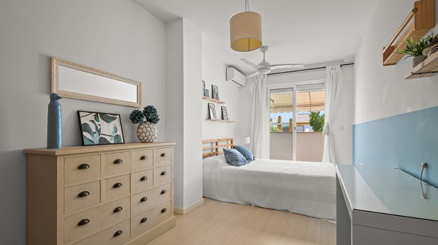 Reventa - Chalets -
Torre de la Horadada - Pueblo Latino