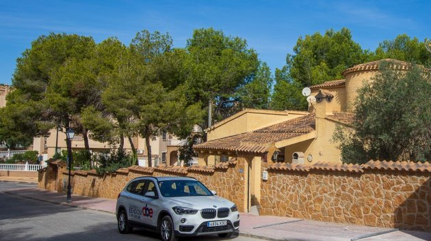 Reventa - Chalets -
Villamartín - Res. Las Filipinas