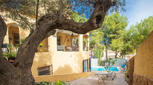 Reventa - Chalets -
Villamartín - Res. Las Filipinas