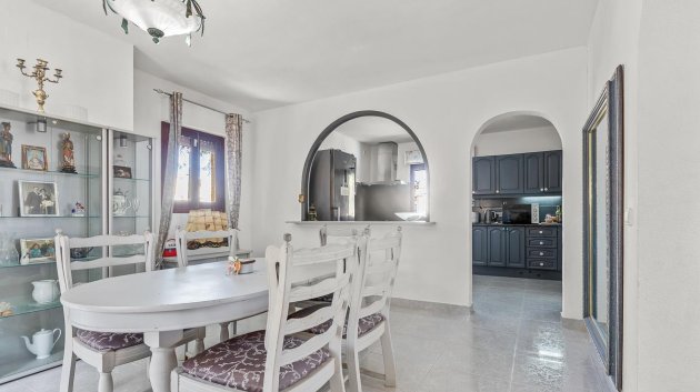 Reventa - Chalets -
Villamartín - Res. Las Filipinas