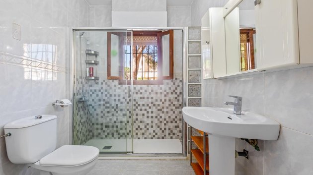 Reventa - Chalets -
Villamartín - Res. Las Filipinas