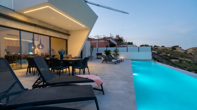 Obra nueva - Chalets -
Rojales