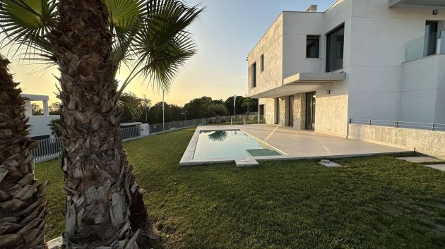 Obra nueva - Adosado -
Finestrat