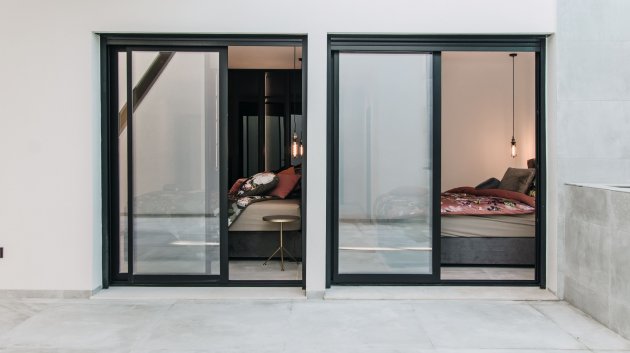 Obra nueva - Chalets -
Rojales