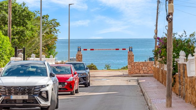 Reventa - Chalets -
Orihuela Costa - Punta Prima