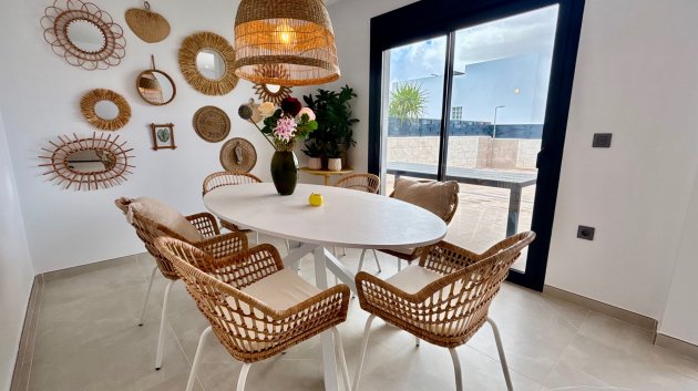 Obra nueva - Chalets -
Benijofar