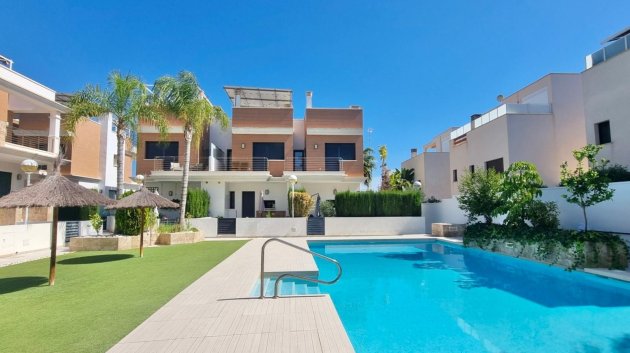 Reventa - Chalets -
Ciudad Quesada - Pueblo Bravo