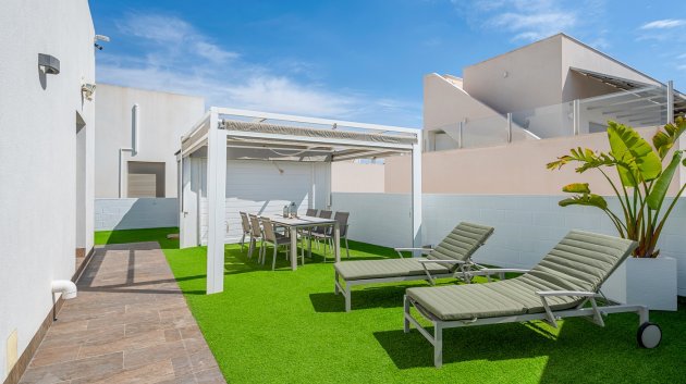 Reventa - Chalets -
Orihuela Costa - Pau 8*