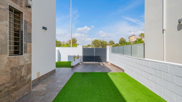 Reventa - Chalets -
Orihuela Costa - Pau 8*