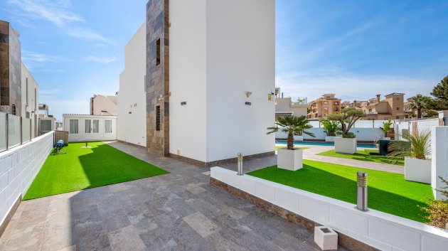 Reventa - Chalets -
Orihuela Costa - Pau 8*