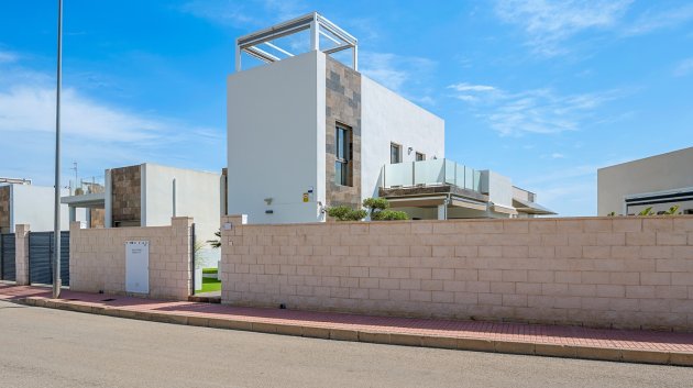 Reventa - Chalets -
Orihuela Costa - Pau 8*