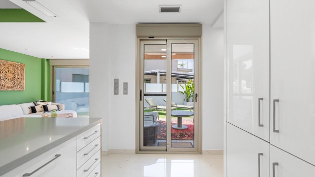 Reventa - Chalets -
Orihuela Costa - Pau 8*