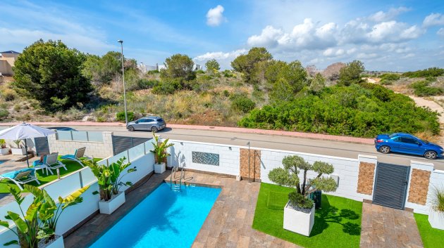 Reventa - Chalets -
Orihuela Costa - Pau 8*